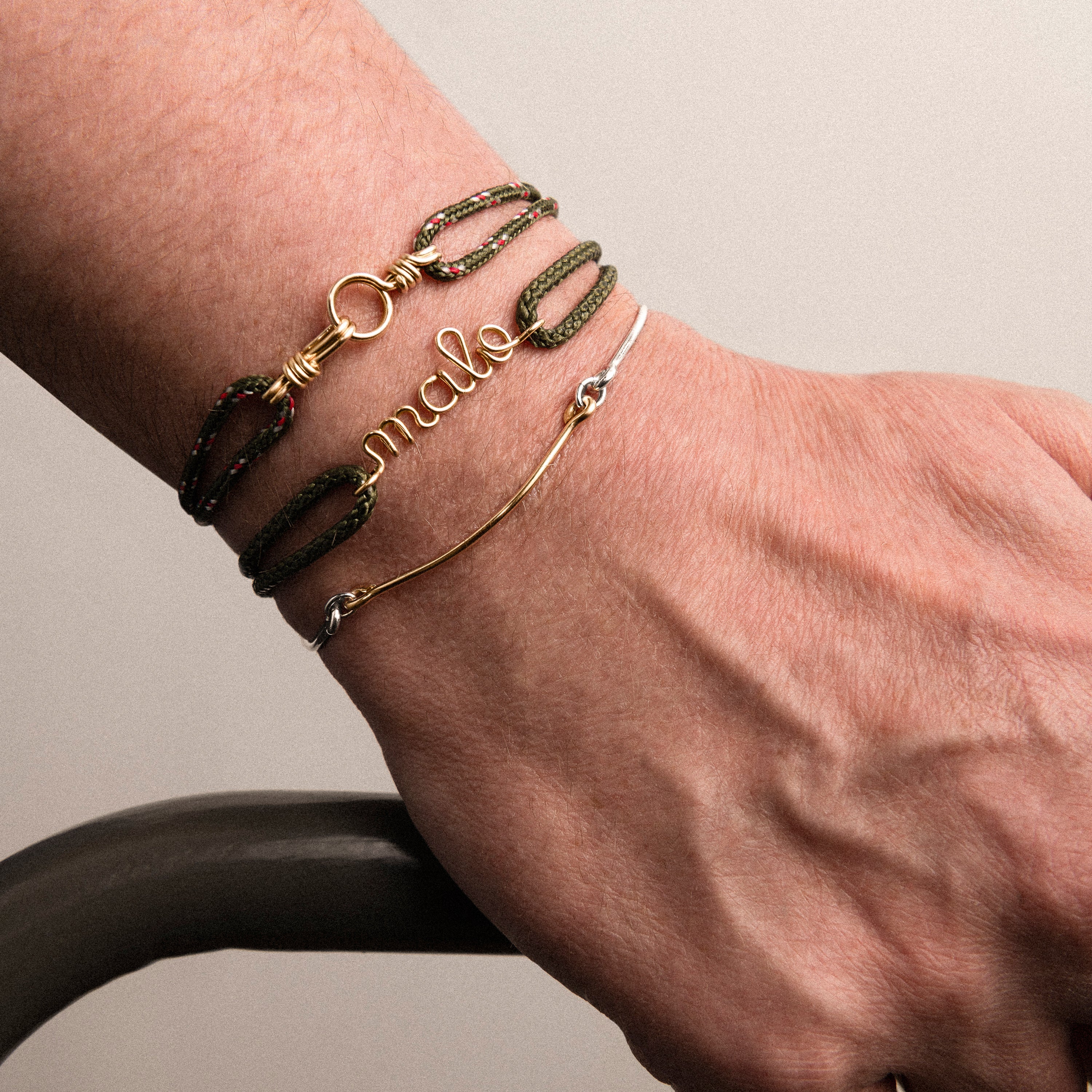 Cord bracelet Attache moi on man's wrist in khaki 14K yellow gold-filled - handcrafted in Paris