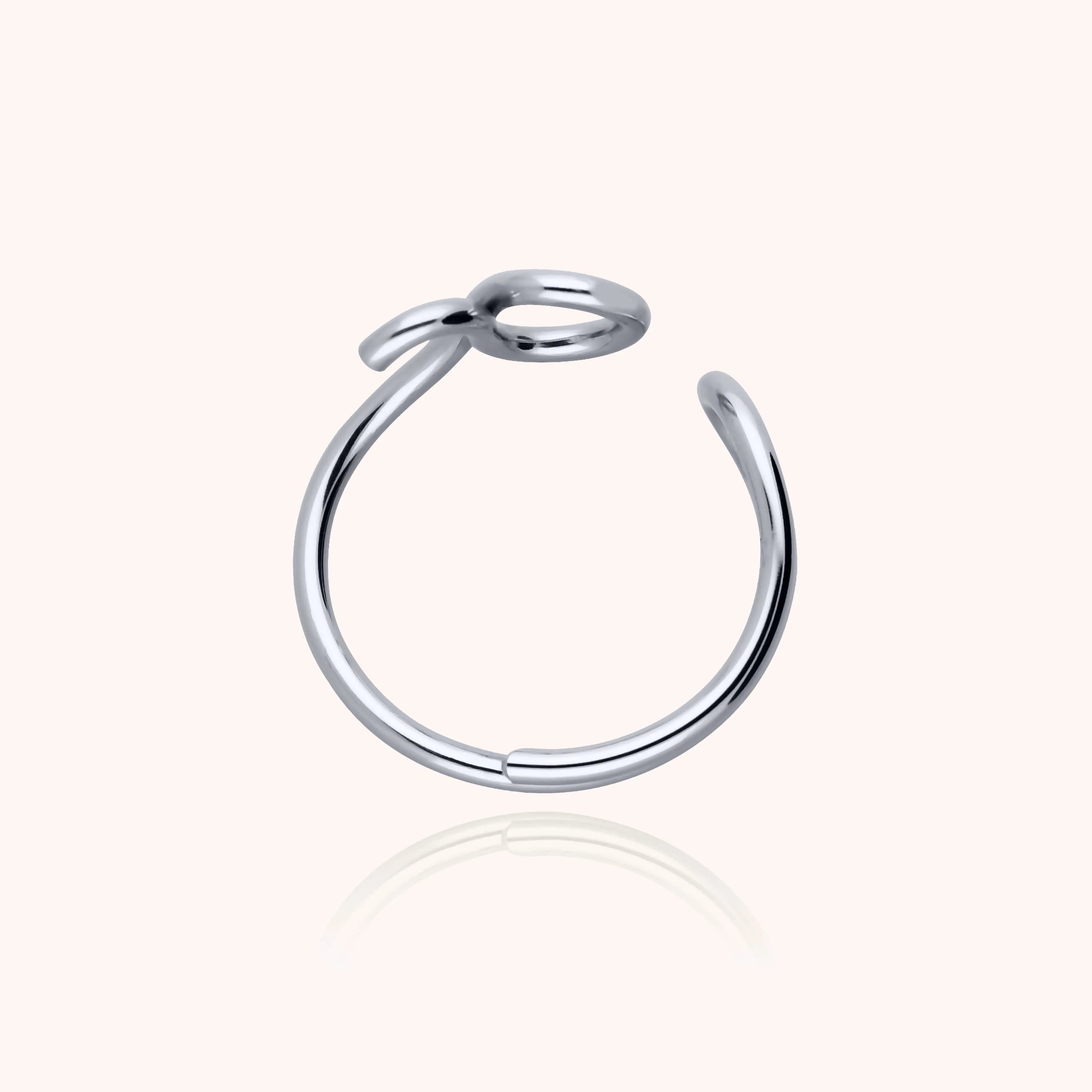 Outline Ring Letter V - Silver