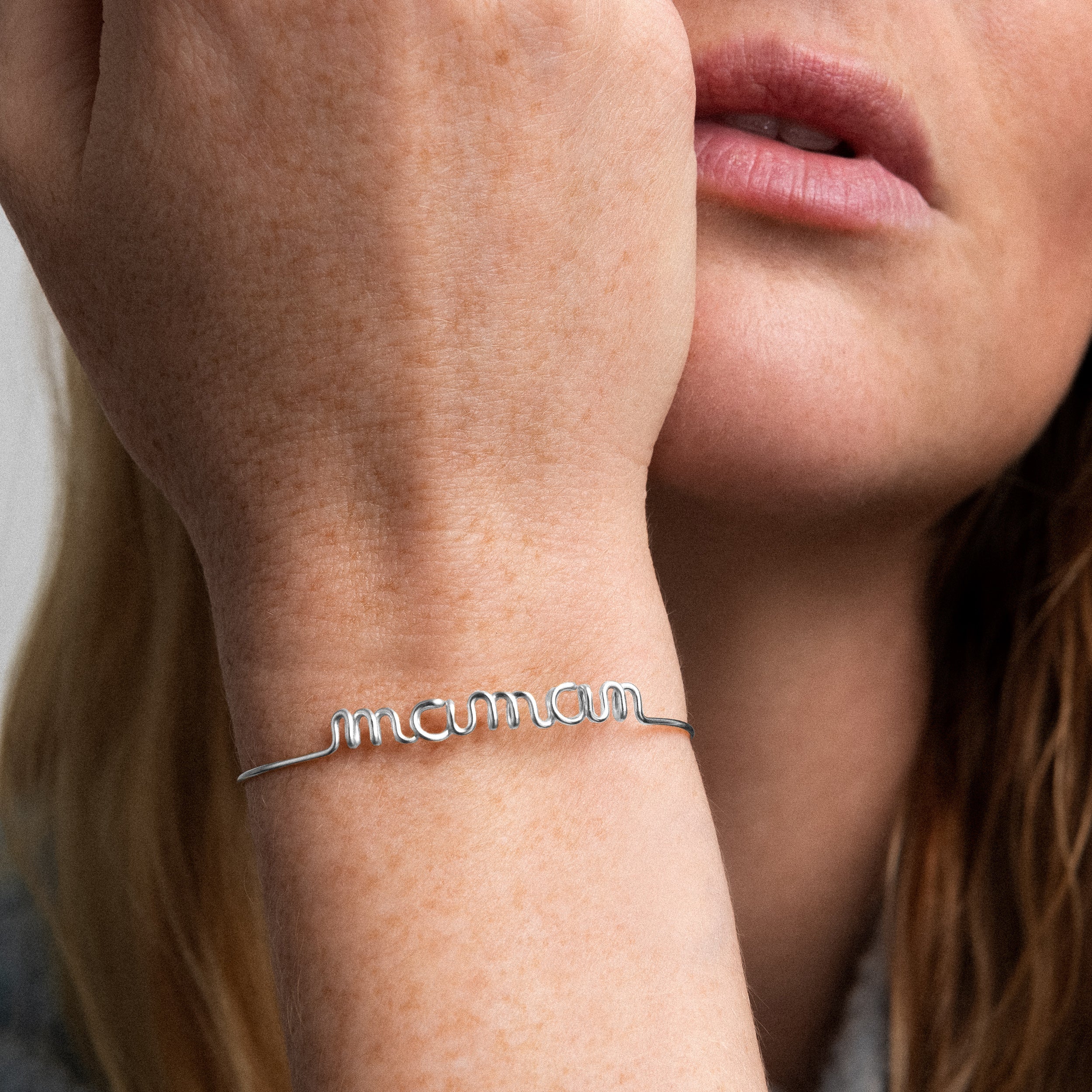 Original wire bracelet word maman mum sterling silver worn on wrist Atelier Paulin