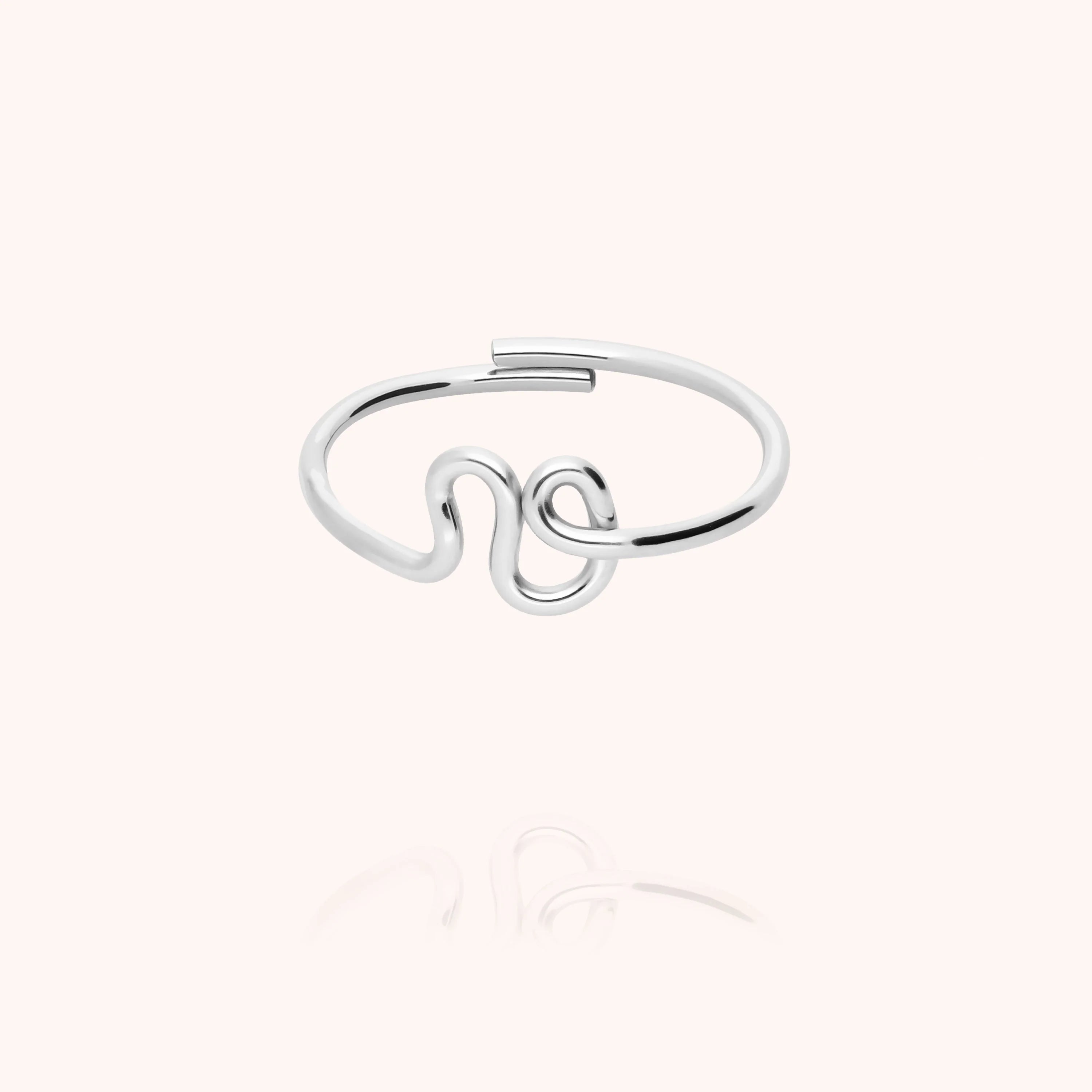 Initials ring with letter v personalisation silver handmade Atelier Paulin Australia --letter_v
