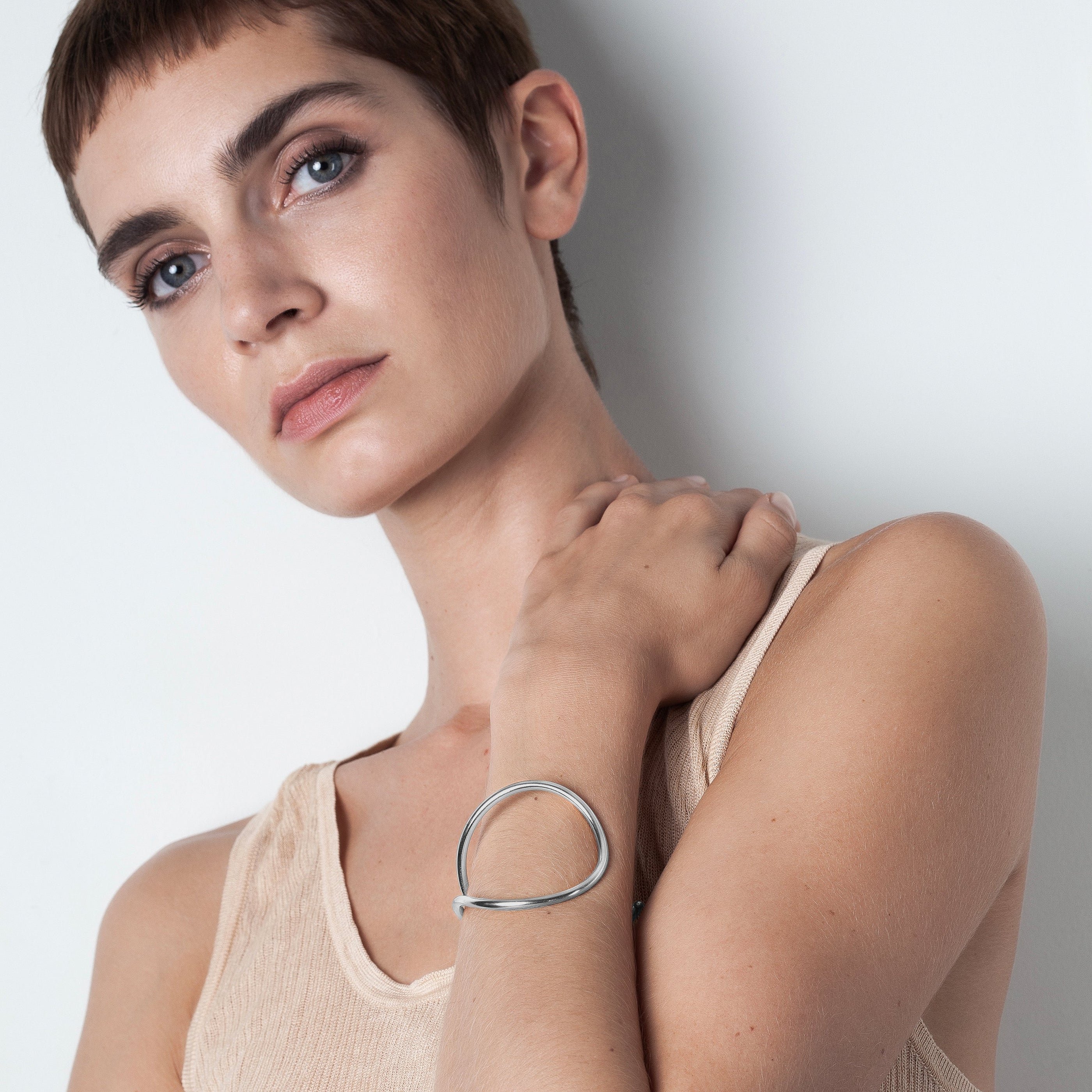 Outline Cuff Letter E - Silver